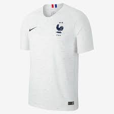 Quelques jours après l'annonce de la liste des 26 joueurs retenus pour l'euro 2020, les numéros de maillot des bleus. Maillot Equipe De France Exterieur 2 Etoiles Magazine Tellement Foot
