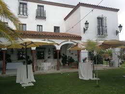 El complejo cuenta con una serie de estancias muy completas en las que celebrar un enlace nupcial por todo lo. Preciosa Boda En Bodegas Medina Lambel Catering