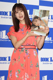 一旦你看到它，你就会爱上它！享受前田香织第二本写真集《爱的香织》的特别最后一页- 每日娱乐剪辑