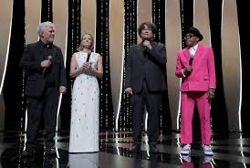 Autour du président spike lee, cinq femmes et trois hommes venus de cinq continents et issus de sept nationalités auront le privilège de découvrir les 24 films de la compétition internationale 2021. Cannes Jodie Foster Bong Joon Ho Spike Lee Pedro Almodovar Open 2021 Festival Deadline