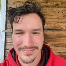 Robert Moretz's Instagram, Twitter & Facebook