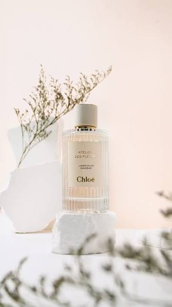 𝐂𝐡𝐥𝐨𝐞 𝐀𝐭𝐞𝐥𝐢𝐞𝐫 𝐃𝐞𝐬 𝐅𝐥𝐞𝐮𝐫𝐬 𝐉𝐚𝐬𝐦𝐢𝐧𝐮𝐦 𝐒𝐚𝐦𝐛𝐚𝐜  - The delicate jasmine petals bring soft and sunny notes to the fragrance.  , #chloeperfume #chloeatelierdesfleurs #jasminumsambac #namperfume #parfum  #perfume ...