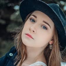 Samantha Tinkham's Instagram, Twitter & Facebook