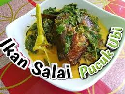 Ya sahabat berikut kami lampirkan detail bahan & cara memasaknya:bahan 1:700 g fillet ikan kakap beserta kulitnya potong serasibahan 2:6 batang kucai potong. Resep Enak Memasak Gulai Ikan Salay Dengan Daun Singkong Masakan Khas Riau Youtube Gulai Resep Makanan