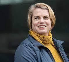 Kristin Hultgren's Instagram, Twitter & Facebook