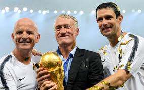 Gondos odafigyeléssel gyártott, kiváló minőségű darabok. Vb 2018 Deschamps A Francia Csapat Mentalis Erejet Dicserte Bumm Sk