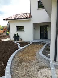 .jardin idee amenagement jardin amenagement jardin exterieur plan amenagement jardin conseil en amenagement de jardin amenagement parc et jardin amenagement jardin terrasse fleurs amenagement jardin amenagement d un jardin paysager amenagement decoration jardin. Allee En Pierres Amenagement Jardin Devant Maison A Amenagement Exterieur Devant Maison Ancienne Agencecormierdelauniere Com
