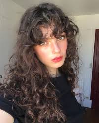 Especially the side parted short hairstyles are totally adorable for this hair and face shape. Curly Hairstyles Round Chubby Faces Knoxville Curly Haircut Curly Hairstyles Beauty S World