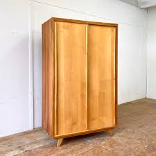 Der schrank war zunächst v. 60er Jahre Kleiderschrank Landert Gmbh Fur Vintage Mobel Klassiker Und Individuelle Designmobel
