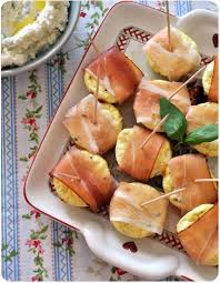 Petites Bouchees Ricotta Et Speck Pich A La Fraise Recette Apero Tapas Alimentation Petite Bouchee