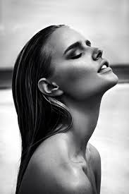 Epingle Par Eve Lelievre Sur Beauty Routines Portrait Noir Et Blanc Editorial Beaute Et Portrait Dessin