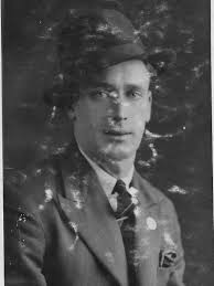 Hey I'm looking for relatives of Mike & John/Johnny Barker. Mike would be  approximately 75/76 (maybe a bit older) John a few years younger. Mike  worker for Silcocks and sometime went by