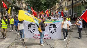 İzmir'in konak ilçesinde hdp il binasına giren bir kişi, etrafa rastgele ateş açtı. Qasxfzh4v0i Rm