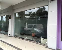 Kaca tempered dirancang aman saat terjadi pecahan. Harga Kaca Dan Pintu Kaca Tempered Pintukaca99 Com