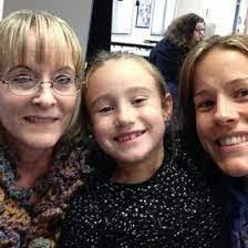 Leslie Skeen's Instagram, Twitter & Facebook