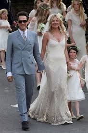 The impossibly beautiful couple got married on july 29, 2000 to the delight of their fans and they continued to show every sign of being truly in love—that is right up until brad pitt went to work with angelina jolie on mr & mrs smith in 2004. Inside Jennifer Aniston S Wedding To Brad Pitt Grazia