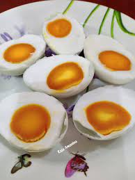 Selain mengandung protein dan gizi yang tinggi, telur juga dipilih lantaran harganya yang terjangkau dan mudah diolah. Cara Rebus Telur Masin Sepanjang Jalan Kehidupan Ketam Goreng Telur Masin Sangat Mudah Dan Memang Menjadi Folteul