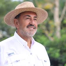 Las calles internas del barrio Agustín Terán recibieron mantenimiento,  hasta allí llegó maquinaria municipal para facilitar el acceso a los  vecinos y transportistas. ¡Seguimos atendiendo las solicitudes de nuestra  gente!