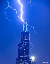 WGN - WOW! Lightning strikes the Willis (Sears) Tower during Tuesday  night's storms. 📸: Barry Butler Photography | Facebook
