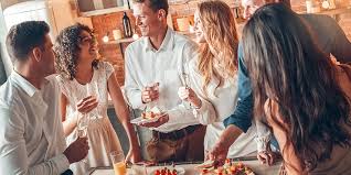 Sur smartphone, l'application toot sweet propose de trouver des soirées à la dernière minute. 10 Idees Pour Feter Le Nouvel An Differemment