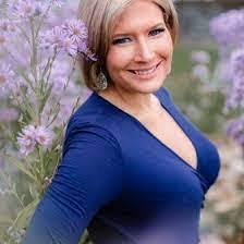 Andrea Lease's Instagram, Twitter & Facebook