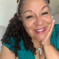 Miriam Glover's Instagram, Twitter & Facebook