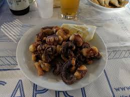 Questa ricetta prevede la cottura del pesce prima della marinatura per evitare qualsiasi rischio relativo. Linguine Ai Ricci Alici Marinate Cozze E Vongole Cotte Insalata Di Mare E Arrosto Misto Foto Di Scapricciatiello Lido Conchiglie Tripadvisor