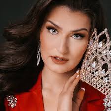 Charlotte Silver (@misssilverc) • Instagram photos and videos