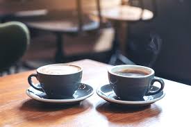 Foto De Closeup Imagem Dois Azul Xicaras De Cafe Com Leite Quente Cafe E Cafe Na Mesa De Madeira Vintage No Cafe Americano E Mais Fotos De Stock De Antigo Istock