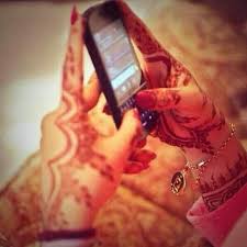 حلوه و مطنوخه وشايفه نفسها كل ما أرسلت شعر تقول لبى انا وتلـتفت Beautiful Hands Beautiful Henna
