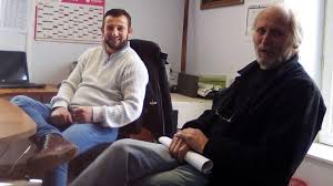 Nous tenons à remercier toutes les personnes qui par leur dons d'objets ou de matériel nous permettent de donner une activité aux personnes hébergées (compagnes et compagnons) et d'alimenter nos magasins. La Communaute D Emmaus Soissons Repond A La Critique Des Grevistes