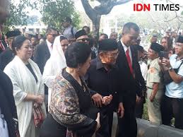Bj habibie meninggal dunia di rspad (in indonesian). Kisah Bj Habibie Dari Hidup Susah Di Jerman Hingga Jadi Presiden Ri
