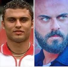 أحمد صلاح حسنى بدأ لاعب كرة ثم ملحن وممثل وحاليا مطرب. Ø§Ø­Ù†Ø§ Ø­Ø¶Ø±Ù†Ø§Ù‡ Ù„Ø§Ø¹Ø¨ Ø§Ø­Ù…Ø¯ ØµÙ„Ø§Ø­ Ø­Ø³Ù†Ù‰ Ù„Ù† ÙŠÙÙ‡Ù…Ù‡Ø§ Ø¬ÙŠÙ„ Ø§Ù„Ø¢ÙŠÙÙˆÙ† Facebook