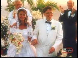Bill and melinda gates fell in love when she beat him at the murder mystery board game cluedo after meeting at a company dinner party. Bill Gates And His Wife Melinda Gates Youtube