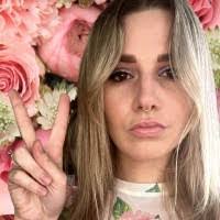 Anna Furney's Instagram, Twitter & Facebook