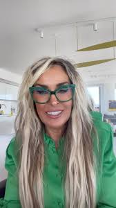 CON MIS RULOS AL VIENTO ACA ESTOY FELIZ !!, Ya pasé ayer, la primera quimio  de esta nueva etapa, la recibí llena de gratitud porque se que me va a  hacer super bien! , Usé mis cascos para no perder el ...