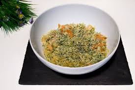 Ho saltato qualche uscita, ma ultimamente gli impegni lavorativi sono tanti e preferisco dedicare il tempo libero alla piccola! Temakina Riso Basmati Con Salmone Mazzancolle Mandorle In Scaglie Salsa Di Soia E Alga Spiru Picture Of Vegetamente Cremona Tripadvisor
