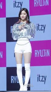 She appeared on stray kids' survival show ep1 (2017). Pin On Itzy