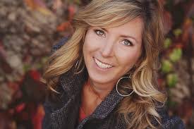 Kristin Hull's Instagram, Twitter & Facebook