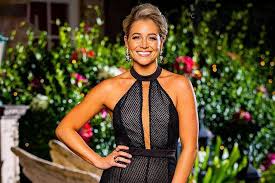 24 homes for sale in kingston, ma. Who Is Holly Kingston Age Parents Dad Net Worth Family Height Husband Birthday The Bachelor Au