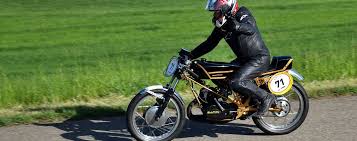 1980 gekauft und mein vater und ich werden uns net einig obs 25 oder 30 jahre sind) und was gibts davon für vorteile? Motorrad Oldtimer Als Wertanlage