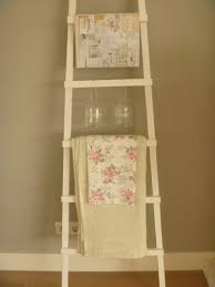 Decoratie ladder, trapje, vintage, oud trapje, kledinghanger oud trapje/laddertje een prachtig stukje decoratie in de kamer of badkamer valt altijd in de smaak. Pin Op Vintage Shabby Chic