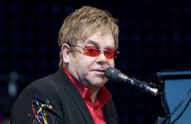 Elton John, com'è nata "Rocket Man": la scoperta 50 anni dopo la  pubblicazione