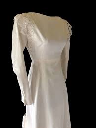 Whether you fancy fetching prints to turn heads or silk velvet evening gowns, this collection offers 1930s vintage clothing that you'll just adore, darling. 1930s Vintage Wedding Dress 1930s Wedding Dress 1930s Etsy