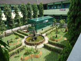 Taman sekolah unik yang digagas, bisa jadi salah satu nilai plus bagi . Taman Yang Indah