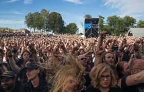 Teltscenen skal romme svartmetall fra flere kanter av norge, sverige og nederland, mens hovedscenen inntas blant andre av abbath og w.a.s.p. Her Er De Forste 19 Bekreftede Artistene Til Tons Of Rock 2018 Rockman