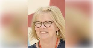 Dee Dawson's Instagram, Twitter & Facebook