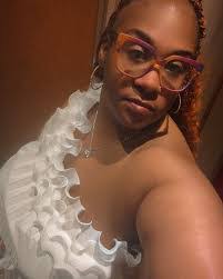 Lynne Holder's Instagram, Twitter & Facebook