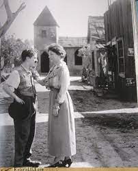 Oh Nothing Just Charlie Chaplin And Helen Keller Hanging Out And Having A Chat No Big Deal Charlie Chaplin Chaplin Historical Photos