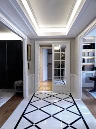Galerie D Entree Sol En Marbre Blanc De Carrare Et Noir Marquina Portes Miroirs Papier Peint Annee 2 Marble Flooring Design Floor Design Foyer Design